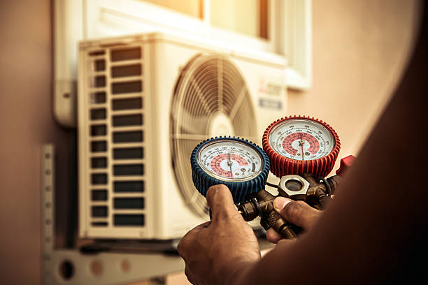 Professional Hvac Installation technician working in Abingdon, IL